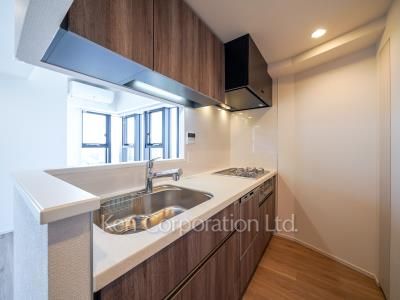 Kitchen ※Photo of the same layout on 15 floor. Decoration and fixture may differ.