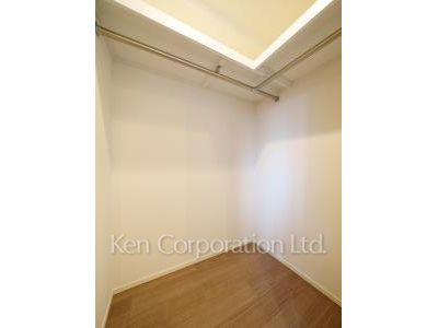 Walk-In Closet ※Photo of the same layout on 4 floor. Decoration and fixture may differ.