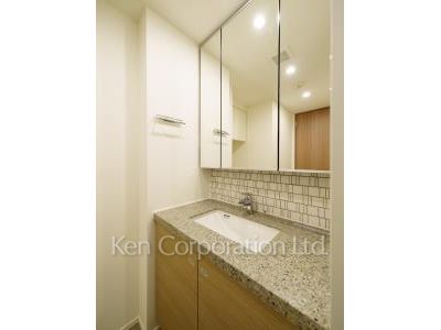 Powder Room ※Photo of the same layout on 4 floor. Decoration and fixture may differ.