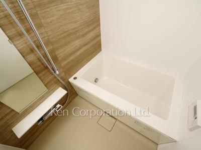 Bath ※Photo of the same layout on 4 floor. Decoration and fixture may differ.
