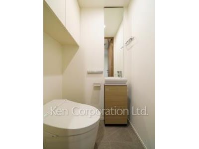 Lavatory ※Photo of the same layout on 4 floor. Decoration and fixture may differ.
