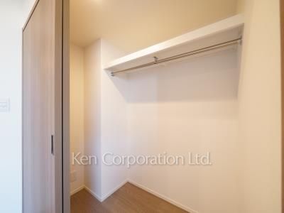 Walk-In Closet ※Photo of the same layout on 4 floor. Decoration and fixture may differ.