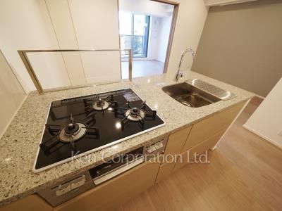 Kitchen ※Photo of the same layout on 4 floor. Decoration and fixture may differ.