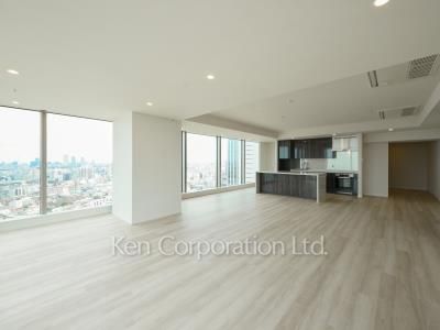 Living-Dining ※Photo of the same layout on 24 floor. Decoration and fixture may differ.