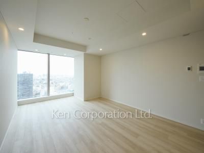 Master Bedroom ※Photo of the same layout on 24 floor. Decoration and fixture may differ.