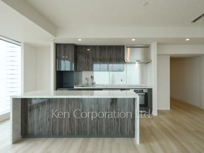 Kitchen ※Photo of the same layout on 24 floor. Decoration and fixture may differ.