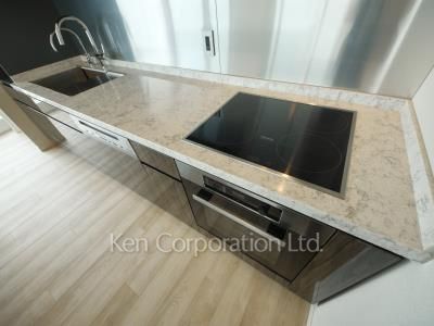 Kitchen ※Photo of the same layout on 24 floor. Decoration and fixture may differ.