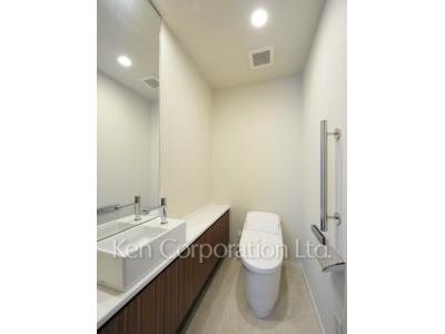 Lavatory ※Photo of the same layout on 25 floor. Decoration and fixture may differ.
