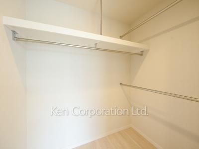 Walk-In Closet ※Photo of the same layout on 25 floor. Decoration and fixture may differ.