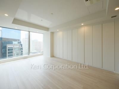 Master Bedroom ※Photo of the same layout on 25 floor. Decoration and fixture may differ.