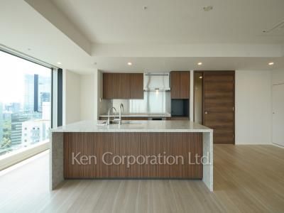 Kitchen ※Photo of the same layout on 25 floor. Decoration and fixture may differ.