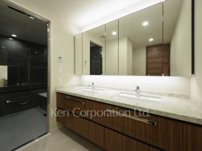 Powder Room ※Photo of the same layout on 25 floor. Decoration and fixture may differ.