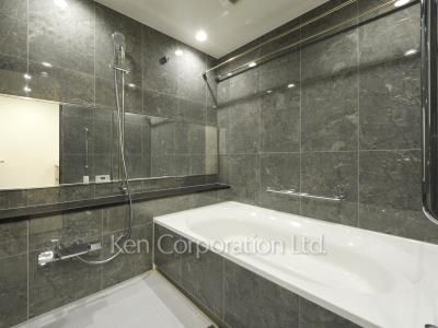 Bath ※Photo of the same layout on 25 floor. Decoration and fixture may differ.
