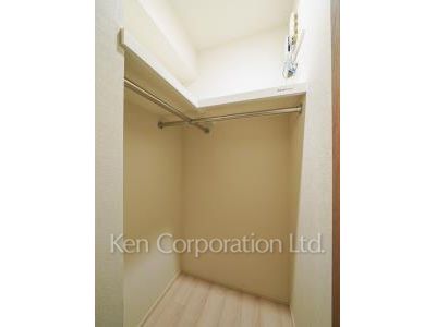 Walk-In Closet ※Photo of the same layout on 5 floor. Decoration and fixture may differ.