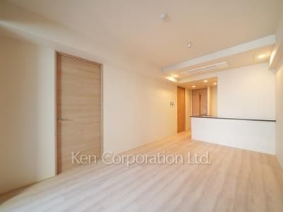 Living-Dining ※Photo of the same layout on 5 floor. Decoration and fixture may differ.