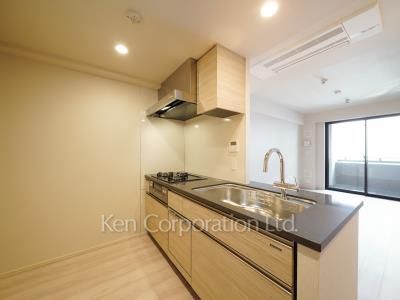 Kitchen ※Photo of the same layout on 5 floor. Decoration and fixture may differ.