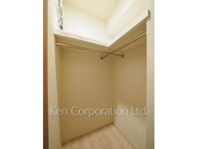 Walk-In Closet ※Photo of the same layout on 5 floor. Decoration and fixture may differ.