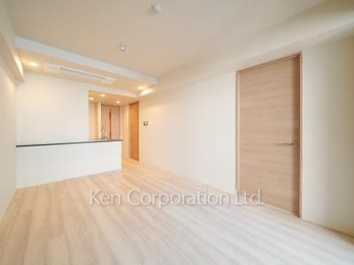 Living-Dining ※Photo of the same layout on 5 floor. Decoration and fixture may differ.