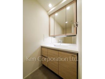Powder Room ※Photo of the same layout on 5 floor. Decoration and fixture may differ.