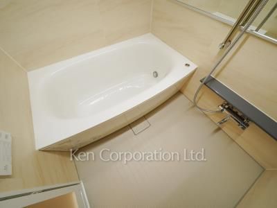 Bath ※Photo of the same layout on 5 floor. Decoration and fixture may differ.
