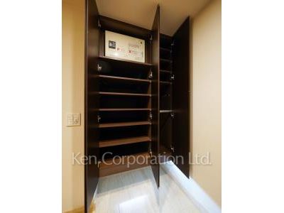 Shoes Closet