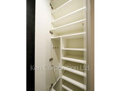Shoes Closet ※Photo of the same layout on 6 floor. Decoration and fixture may differ.