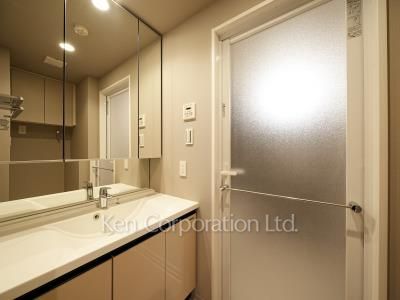 Powder Room ※Photo of the same layout on 6 floor. Decoration and fixture may differ.