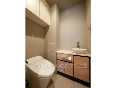 Lavatory ※Photo of the same layout on 6 floor. Decoration and fixture may differ.