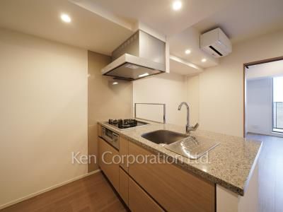 Kitchen ※Photo of the same layout on 4 floor. Decoration and fixture may differ.