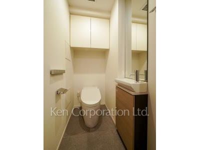 Lavatory ※Photo of the same layout on 4 floor. Decoration and fixture may differ.