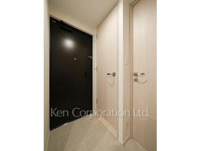 Entrance ※Photo of the same layout on 8 floor. Decoration and fixture may differ.