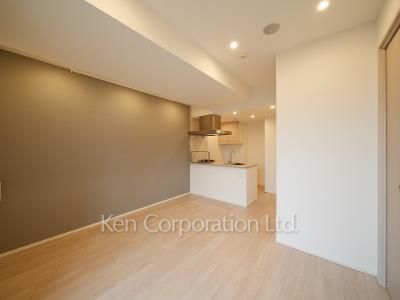 Living-Dining ※Photo of the same layout on 8 floor. Decoration and fixture may differ.