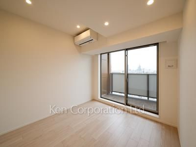 Bedroom ※Photo of the same layout on 8 floor. Decoration and fixture may differ.