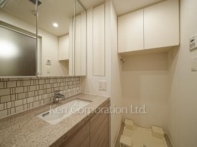 Powder Room ※Photo of the same layout on 8 floor. Decoration and fixture may differ.