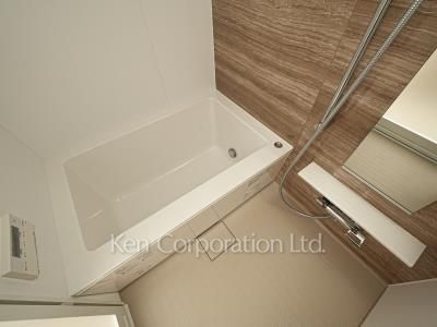 Bath ※Photo of the same layout on 8 floor. Decoration and fixture may differ.