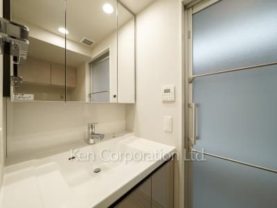 Powder Room ※Photo of the same layout on 9 floor. Decoration and fixture may differ.