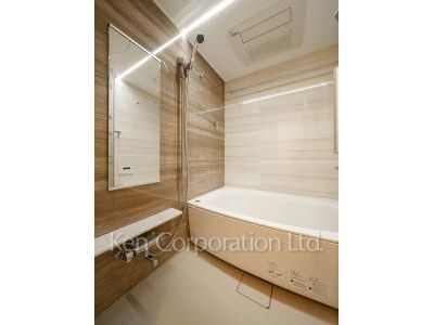 Bath ※Photo of the same layout on 9 floor. Decoration and fixture may differ.
