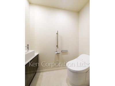 Lavatory ※Photo of the same layout on 26 floor. Decoration and fixture may differ.