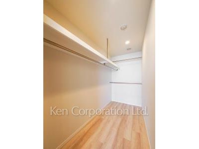 Walk-In Closet ※Photo of the same layout on 26 floor. Decoration and fixture may differ.