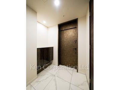 Entrance ※Photo of the same layout on 26 floor. Decoration and fixture may differ.