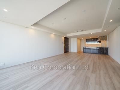 Living-Dining ※Photo of the same layout on 26 floor. Decoration and fixture may differ.