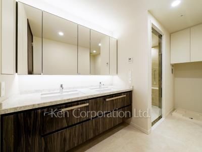 Powder Room ※Photo of the same layout on 26 floor. Decoration and fixture may differ.