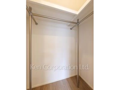 Walk-In Closet ※Photo of the same layout on 3 floor. Decoration and fixture may differ.