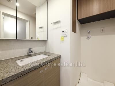 Powder Room ※Photo of the same layout on 3 floor. Decoration and fixture may differ.