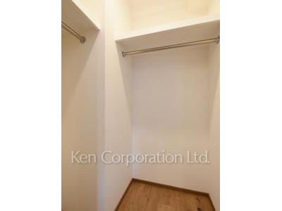 Walk-In Closet ※Photo of the same layout on 14 floor. Decoration and fixture may differ.