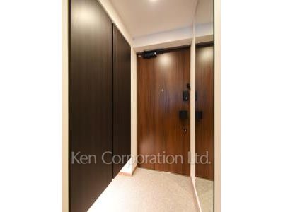 Entrance ※Photo of the same layout on 14 floor. Decoration and fixture may differ.