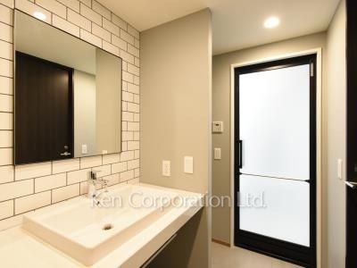Powder Room ※Photo of the same layout on 14 floor. Decoration and fixture may differ.