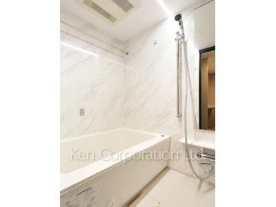 Bath ※Photo of the same layout on 14 floor. Decoration and fixture may differ.