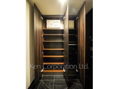 Shoes Closet