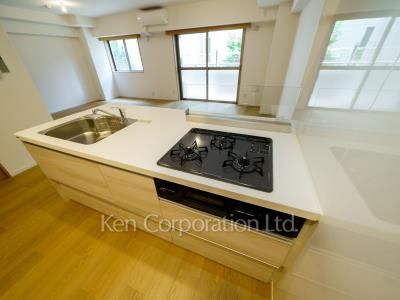 Kitchen ※Photo of the same layout on 1 floor. Decoration and fixture may differ.